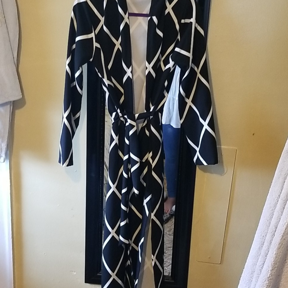 BLACK AND WHITE DUSTER